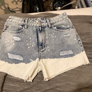 Very cute shorts,   never worn, no damages